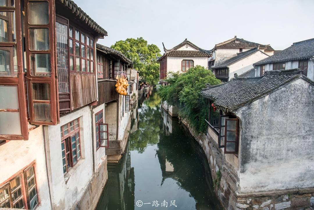 迷失在街头的男孩